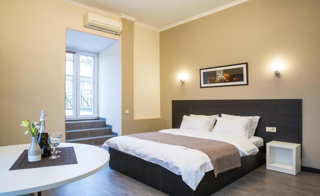 Khreshchatyk Apart Hotel 911 Kyiv Exterior photo